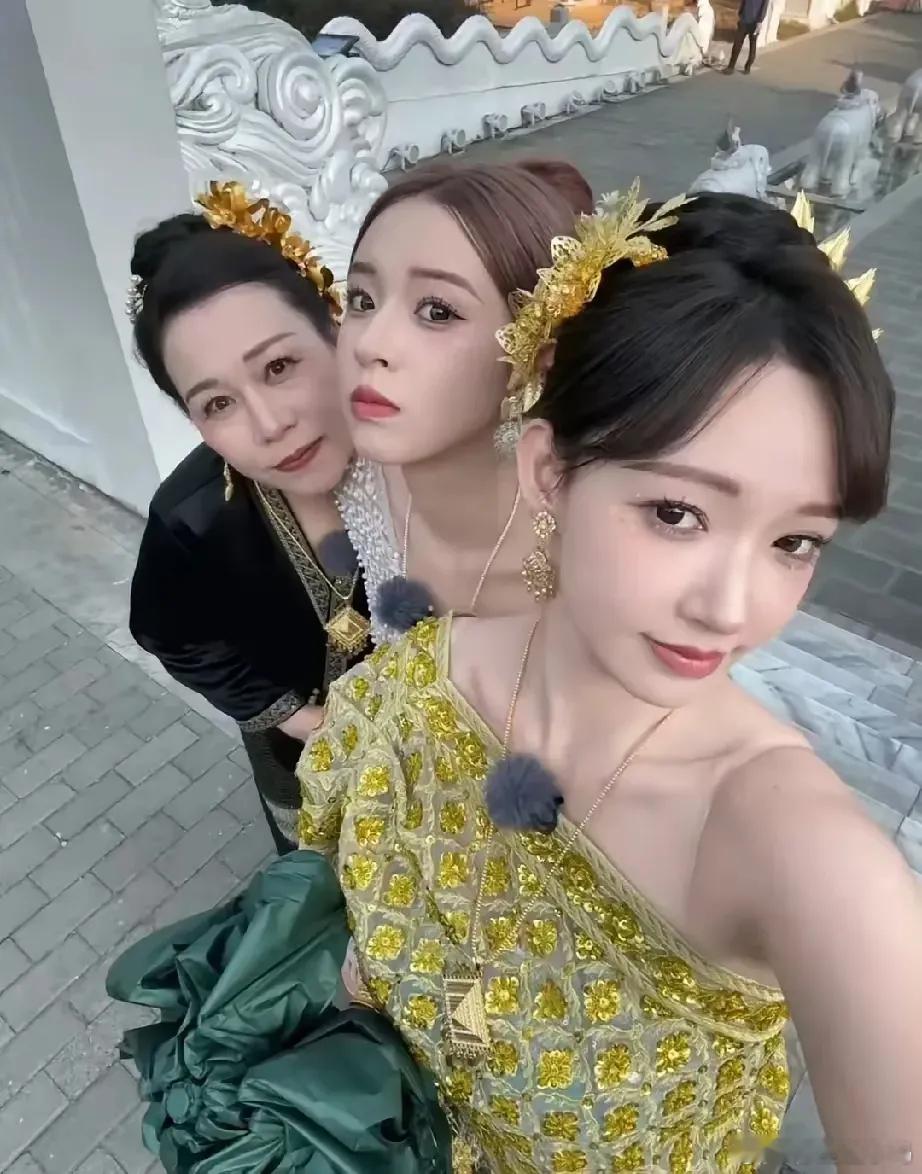 程潇妹妹和苗苗妹妹是一个情况，五官和气质就是比姐姐差了那么一丢。但就是这一丢，导