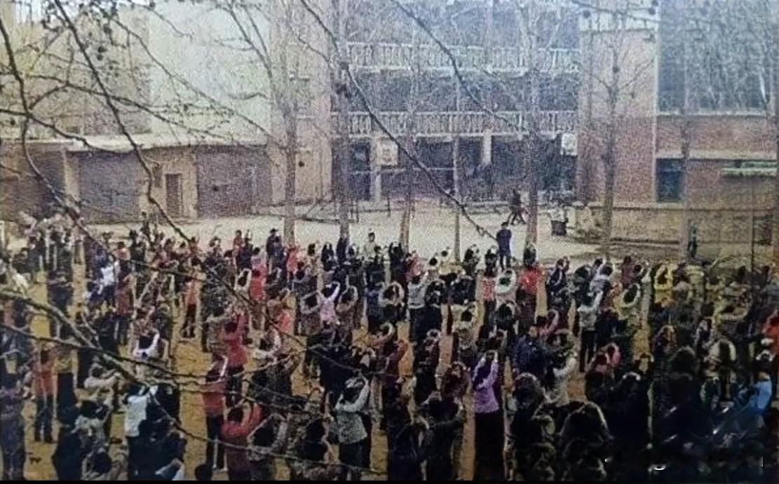 匆匆岁月，如流水般悄然而逝，让人无从把握，只能任其在指间溜走。