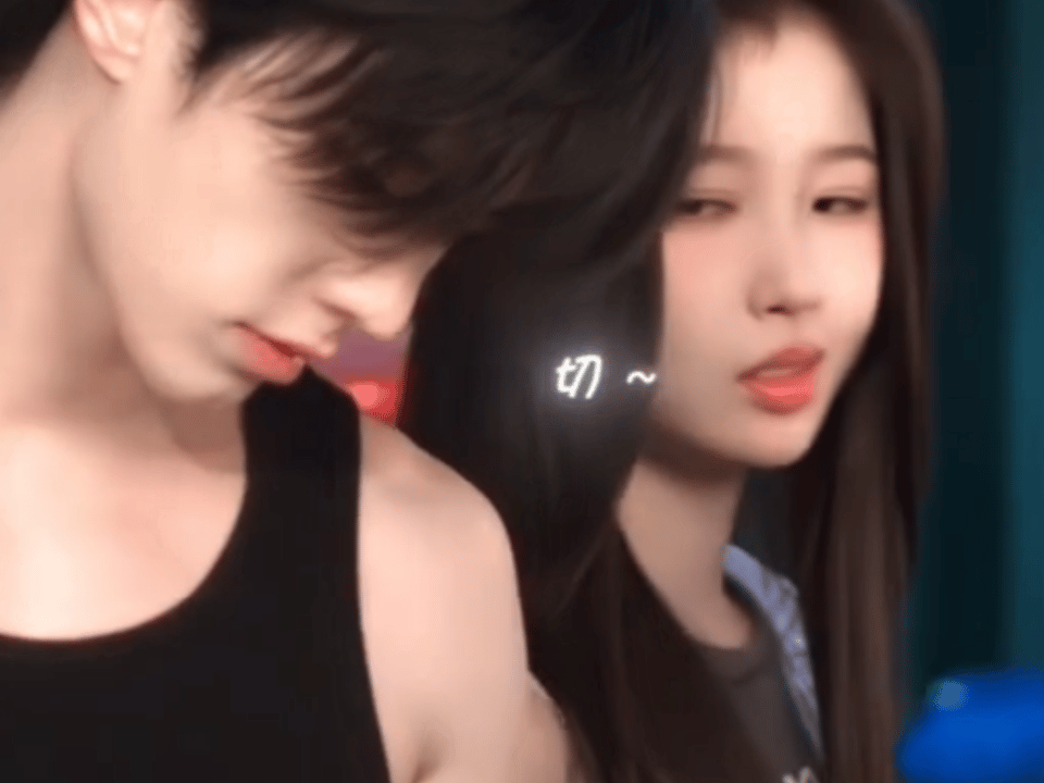 虞书欣姜暮小表情的神 虞书欣真的就是小表情的神！！！！太灵动了 美萌姜暮宝宝我真