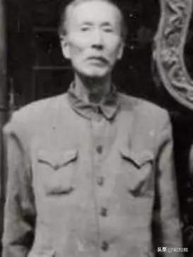 这就是张高澄的师爷陈撄宁，安徽怀宁人，（1880-1969）他人长的非常标志，眉