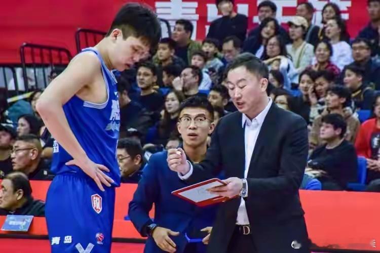杨瀚森[超话] 杨瀚森回应恩师将观战NBA首秀：很开心 做好自己，父母后续会到场