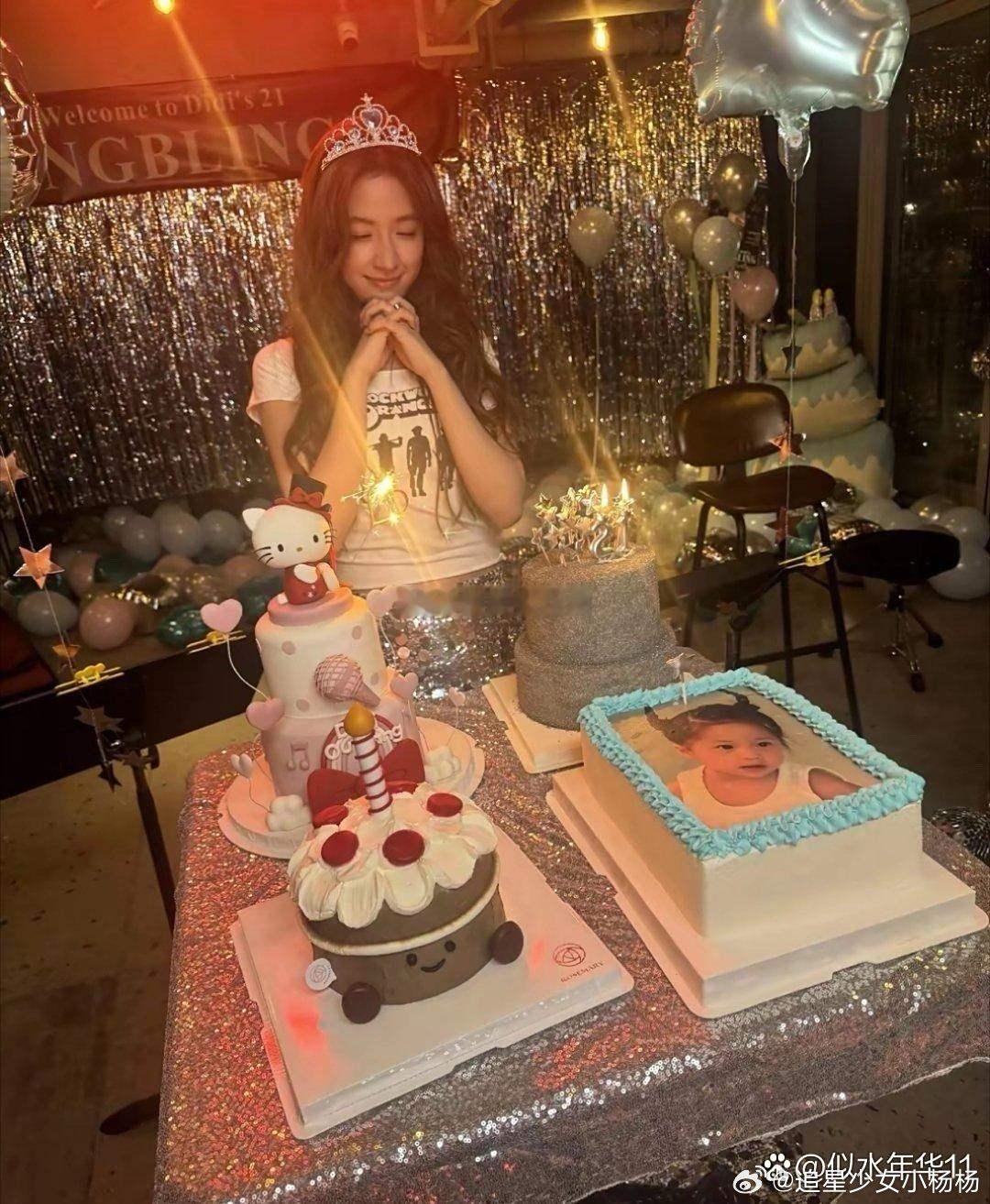 陈妍希参加欧阳娣娣生日宴，两位美女贴贴高颜值好养眼。。。 ​​​
