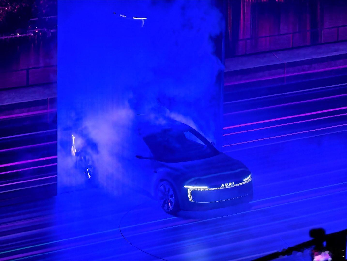 这车这么猛吗？奥迪E5 Sportback看着很温和，却是不打折扣的满血版Qua