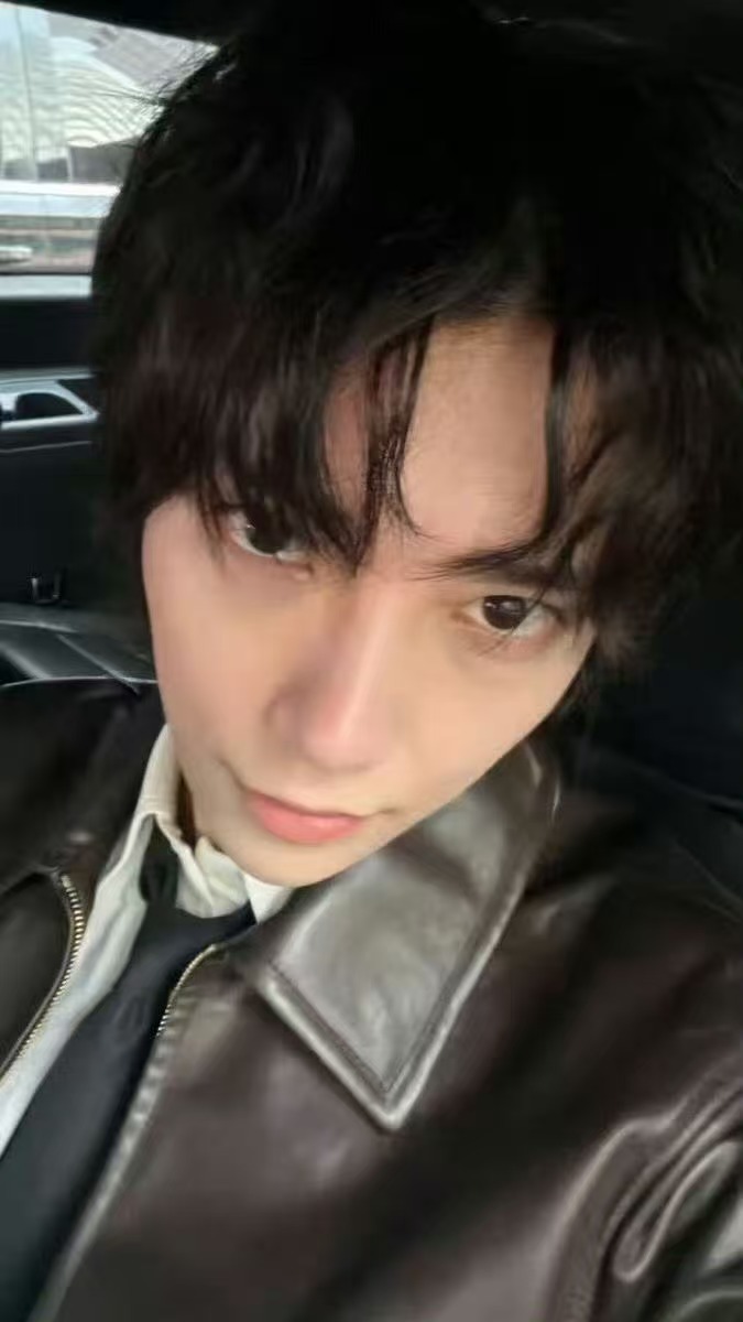 洪知秀你的衣服好好看呀我也想买但是我有点崩崩嘟不知道怎么穿你能不能拍个视频教教我