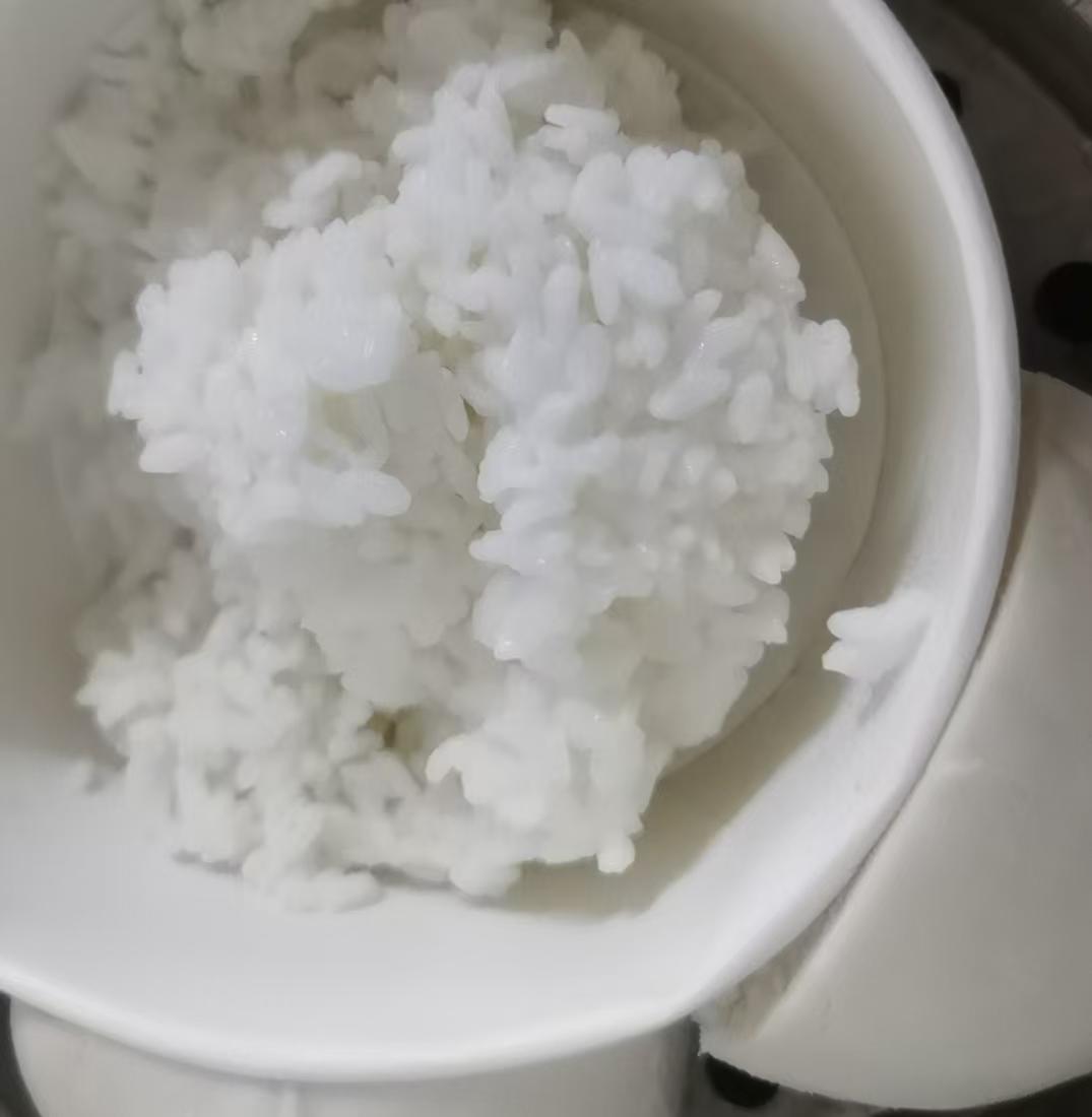 看到一段文字：一寺院义工说，尽量不要在寺院和道观留宿，特别是对外留宿的公用客房。