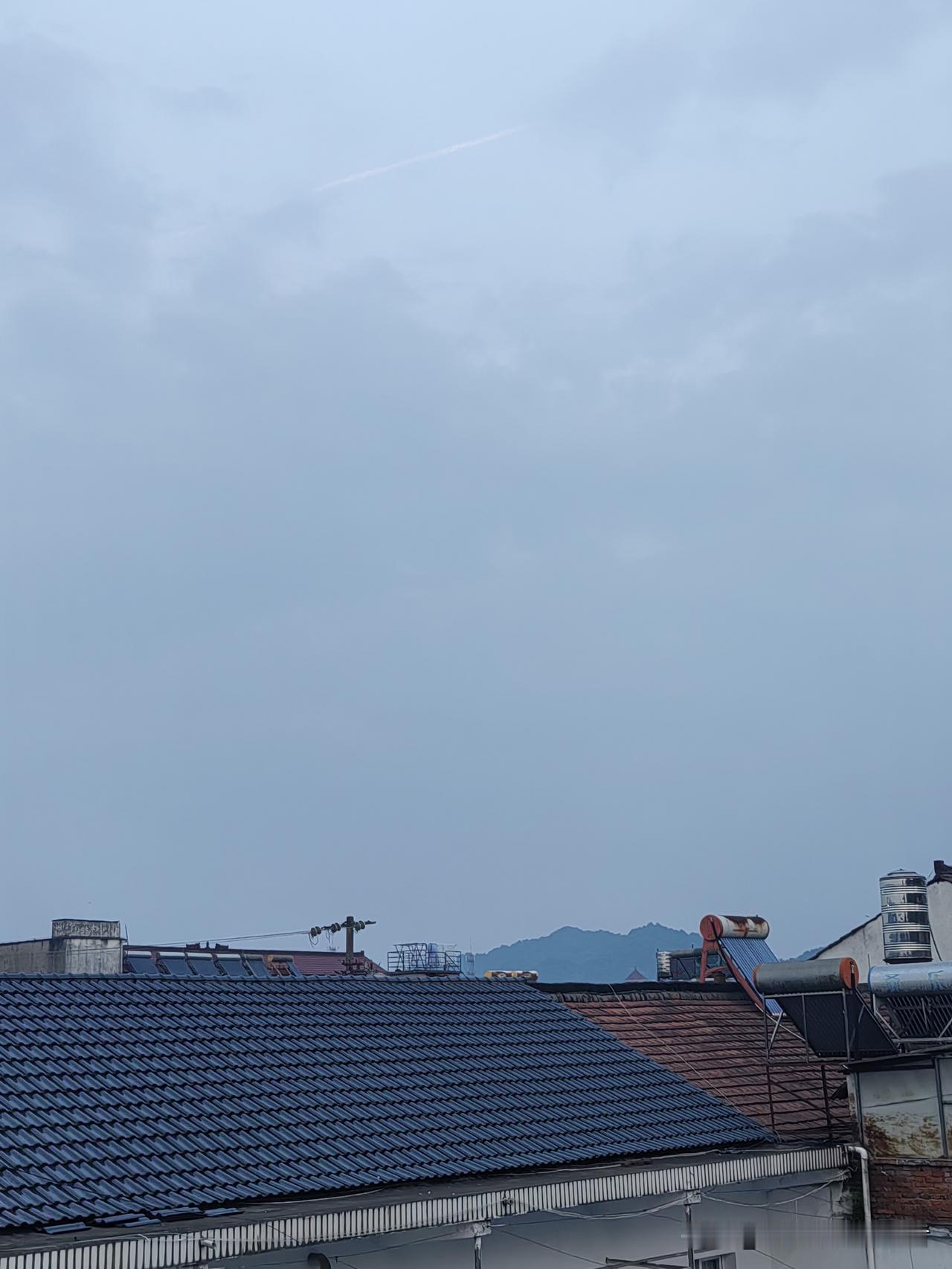 山在哪里？山在前方。
毛坦厂的晚上很凉快，还有几天就离开这个地方了。