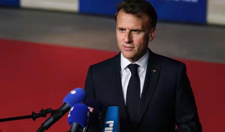 法国总统马克龙4月24日发出重磅警告，欧洲人必须站出来捍卫自己的利益，因为美国和