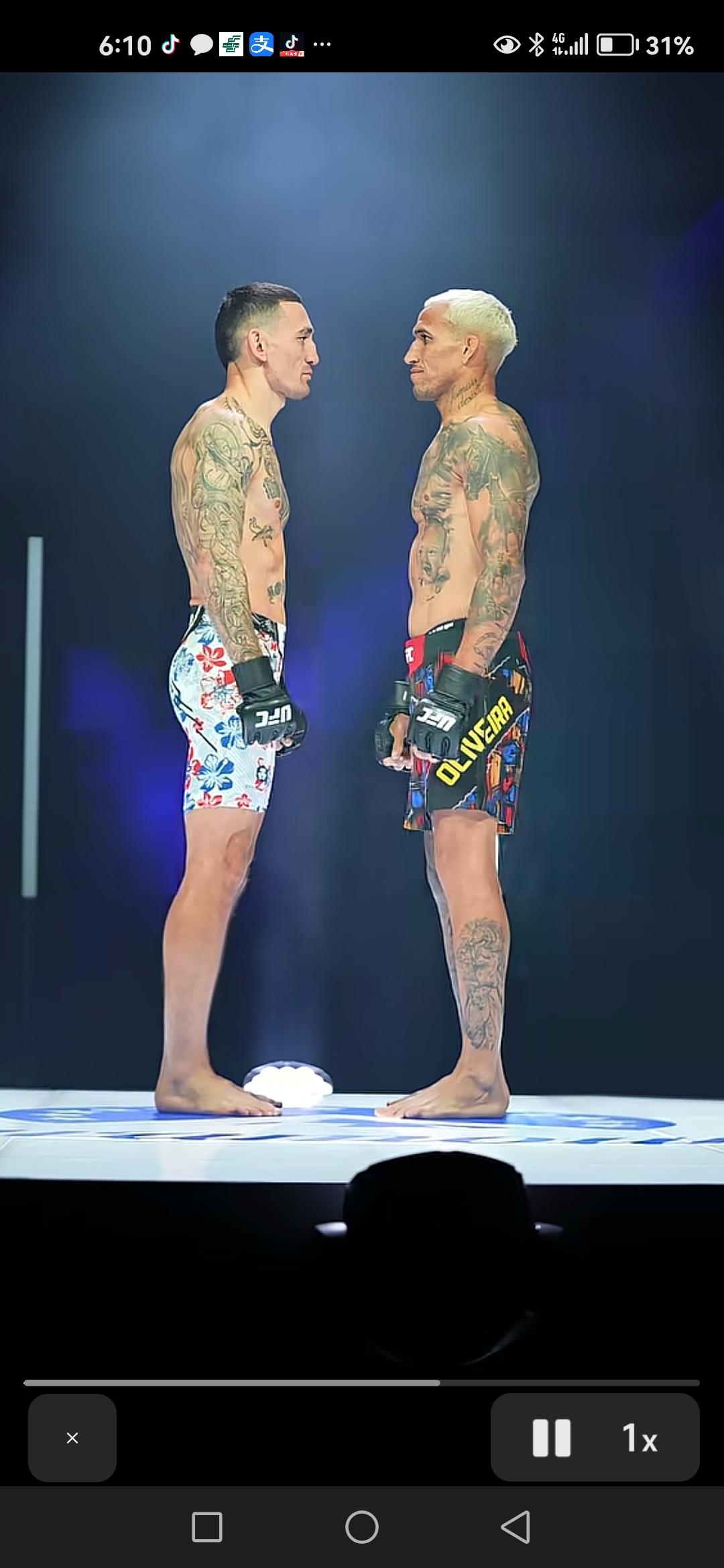 本周日，霍洛威将二番战奥利维拉，大战一触即发，必将是一场视觉盛宴。都是重击性选手