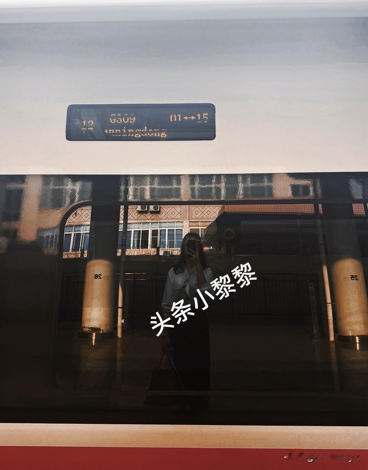 我是一个不喜热闹的人，周末和节假日我就喜欢待在家里吃睡追剧。但今天也赶在三月三小