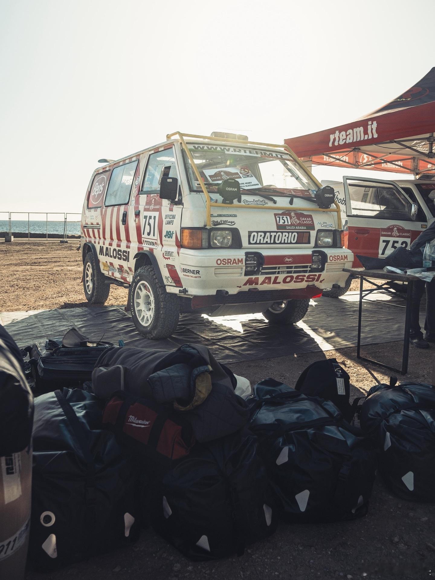 vanlife 达喀尔验车日 Chiamata in arrivo: Dakar