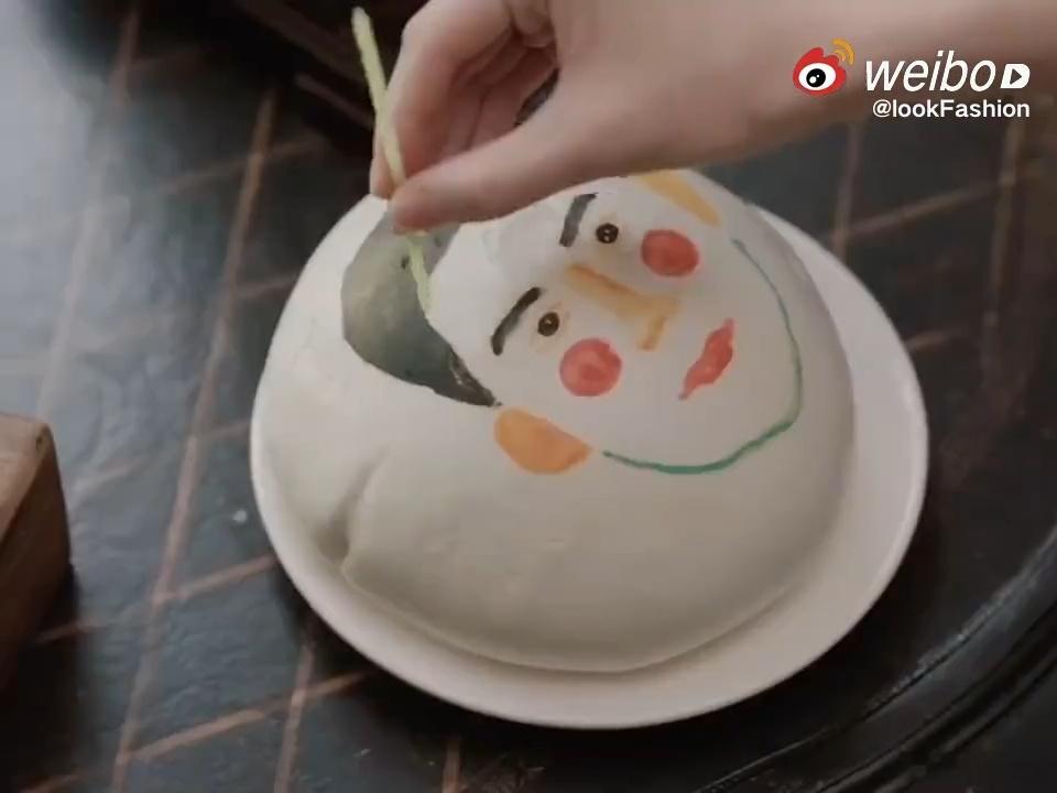 徐若晗送丞磊馒头蛋糕玉簟秋 我看这个馒头蛋糕的时候又哭又笑，三根蜡烛是认真的吗，