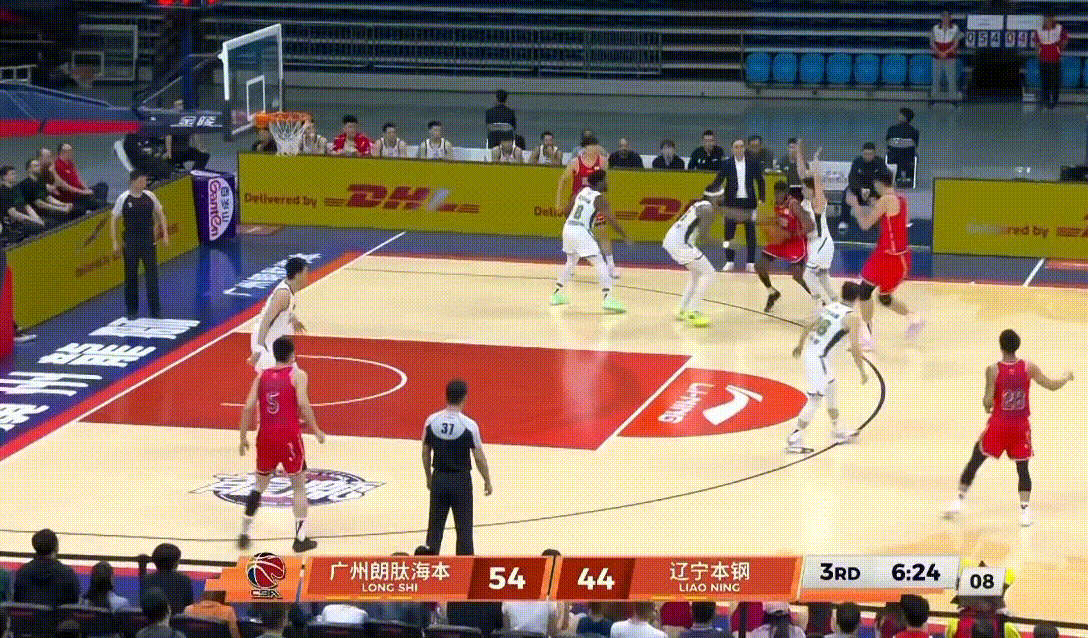 哇徐昕这投篮手感蛮柔和的啊，继续加油，把中投练成常规武器，以他这2米26身高没人