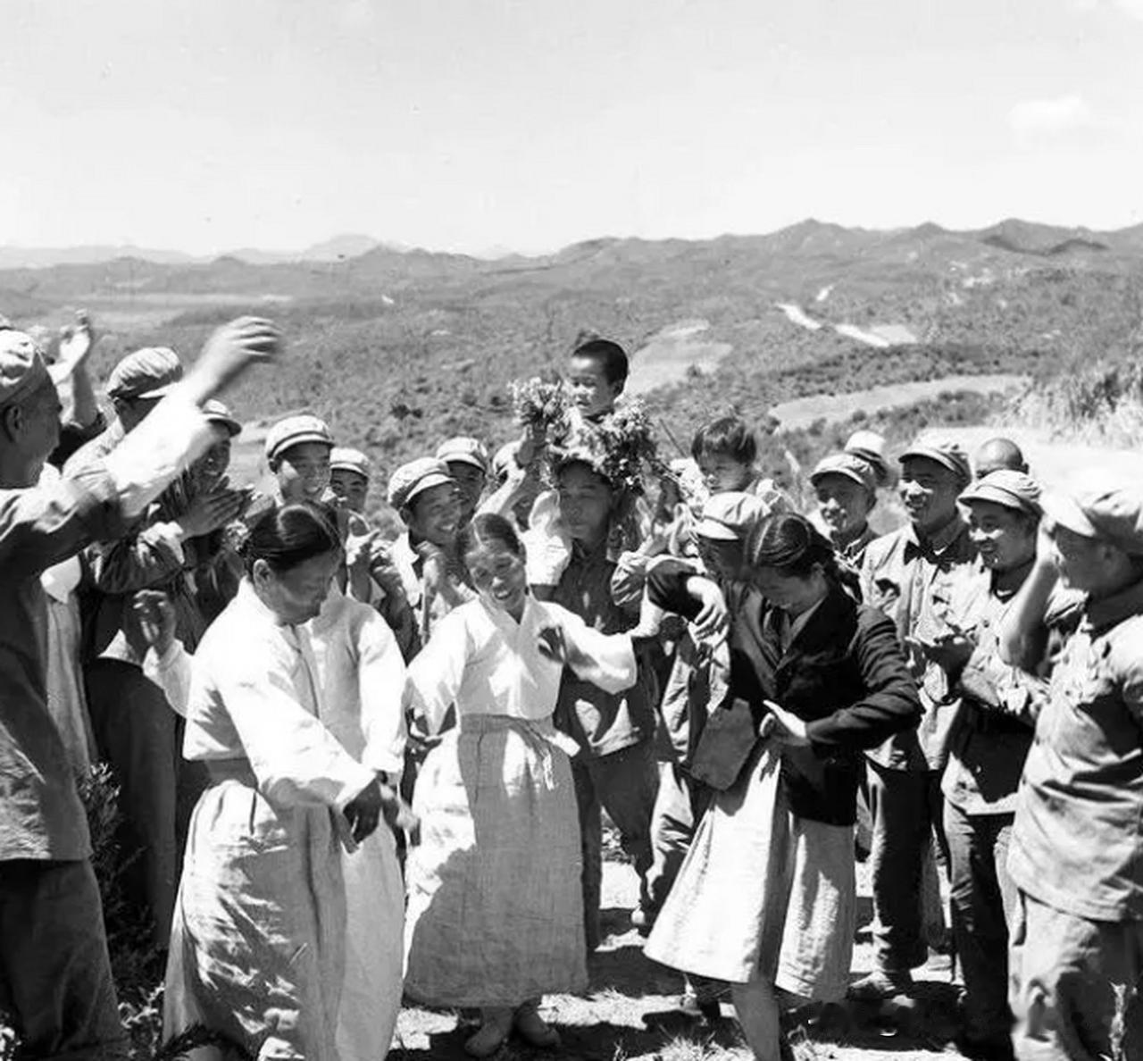 1958年10月，中国人民志愿军最后一批部队撤离朝鲜，历时多年的抗美援朝作战与战