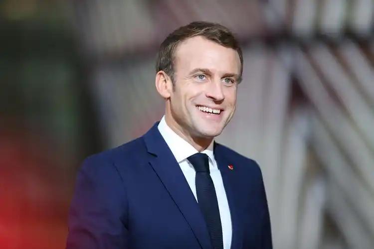 法国出兵保卫沙特，是西方第一个承诺出兵保卫沙特的国家。美国拒绝出兵，英国只出动一