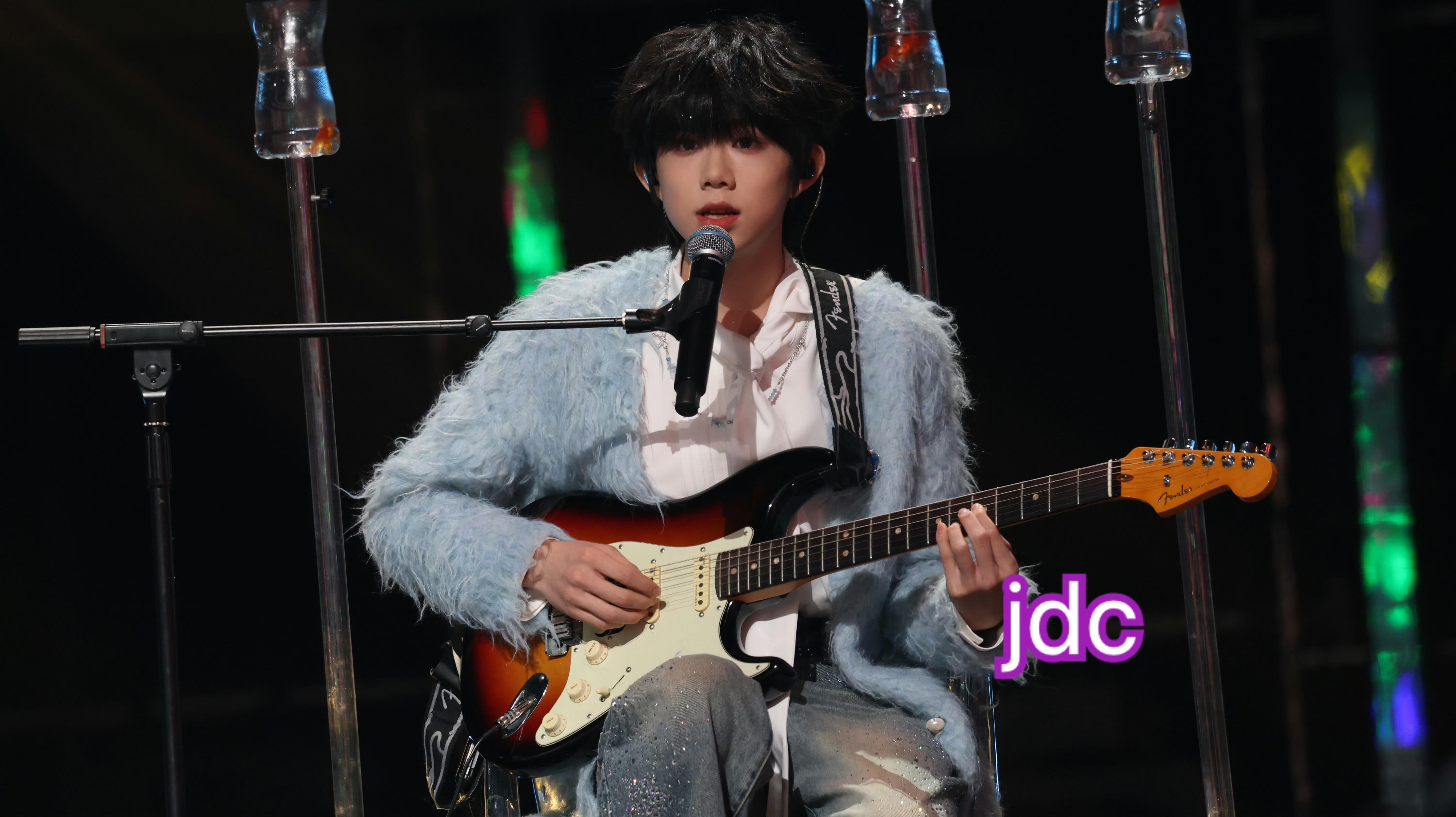 陈奕恒掌握舞台易如反掌陈奕恒教科书级别的表管陈奕恒《我是一只鱼》唱到心里，少年清