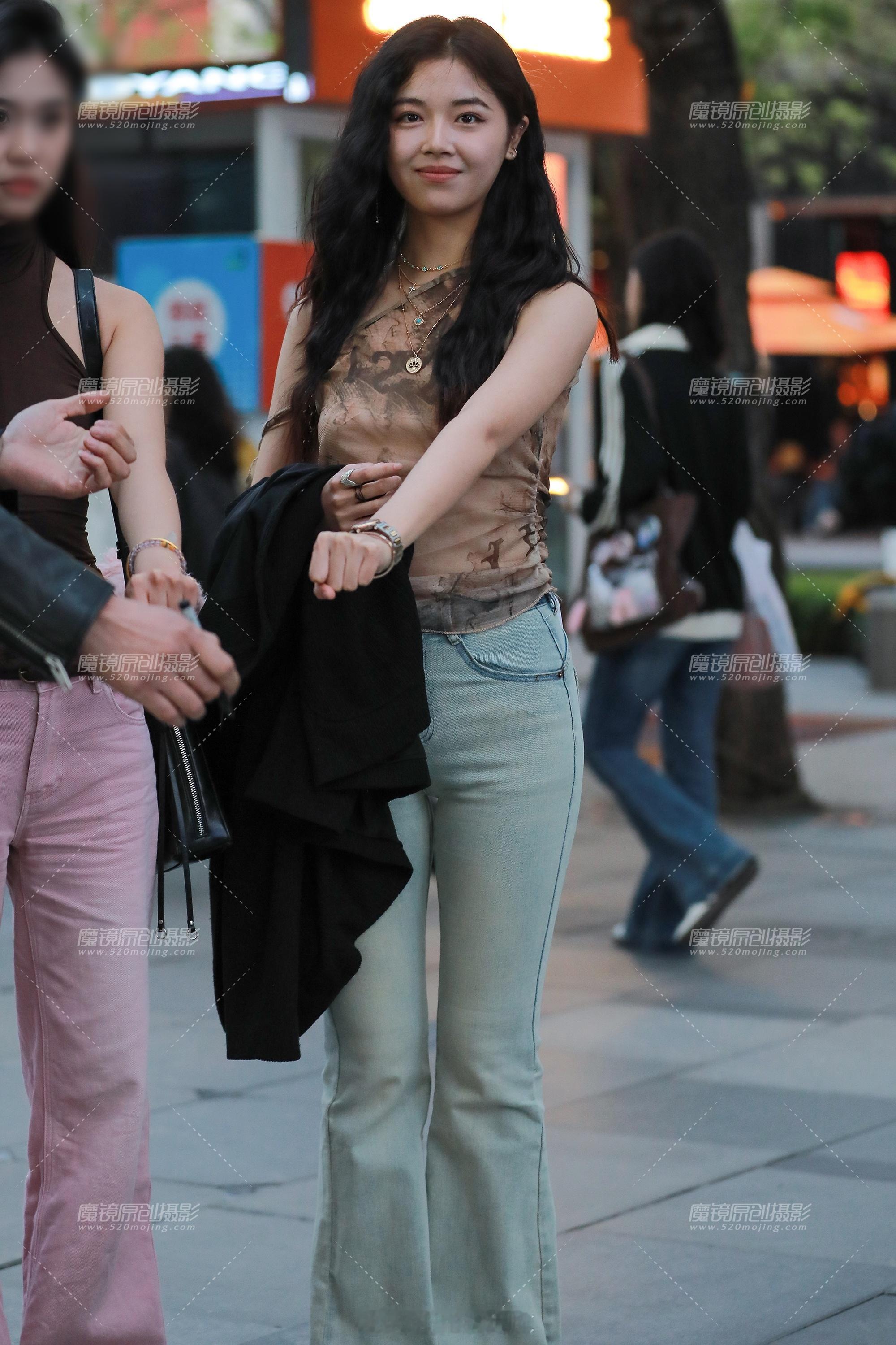 小姐姐应该也是个开朗的人！时尚潮流今日穿搭(ootd) ​​​