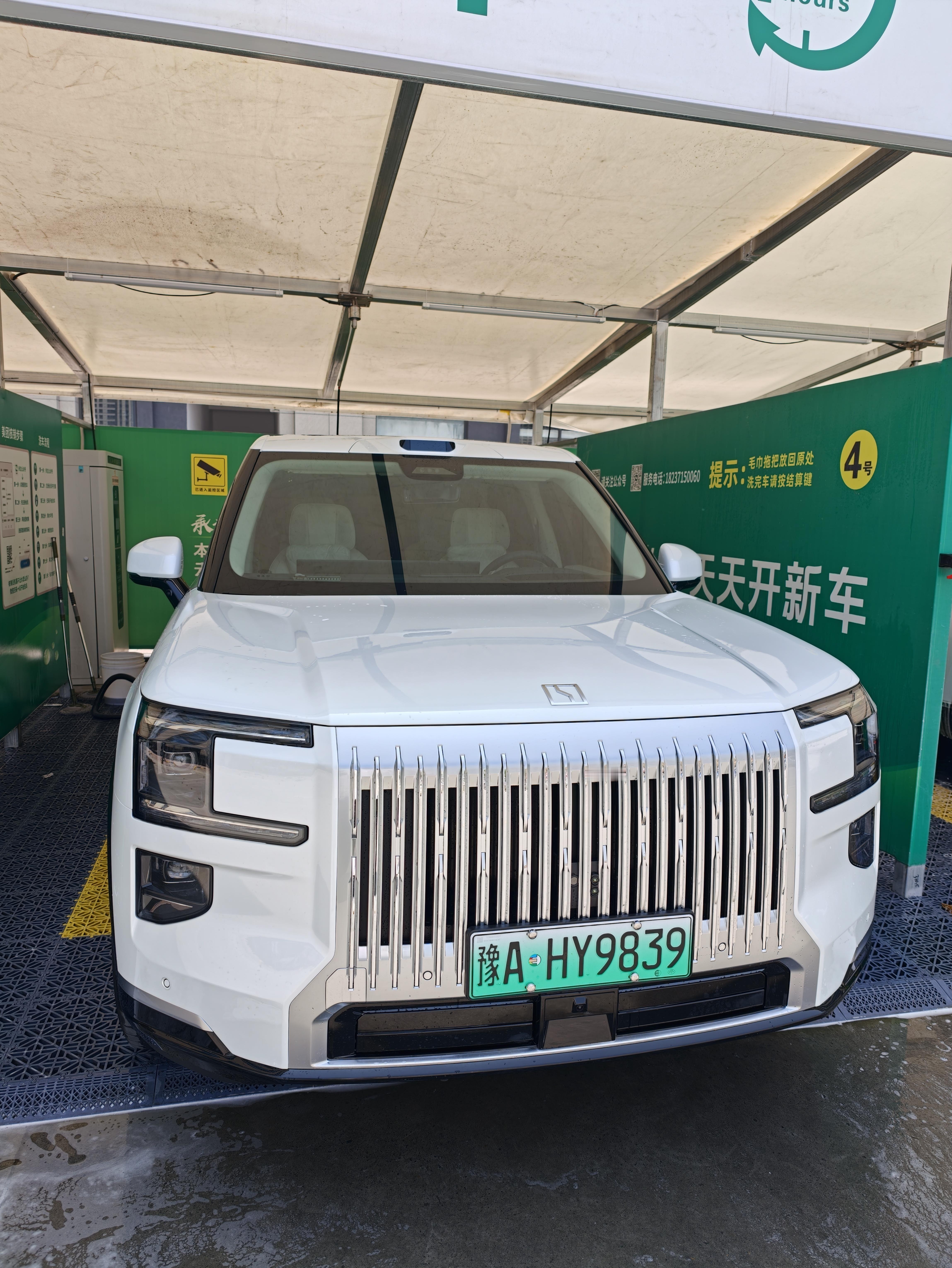 兄弟们，我有个问题，这么大的车，平时自助洗车，这车顶怎么洗啊