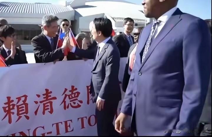 回不来，台湾头疼

目前，赖清德如何顺利平安返回台湾省是关键。

如果继续搭乘其