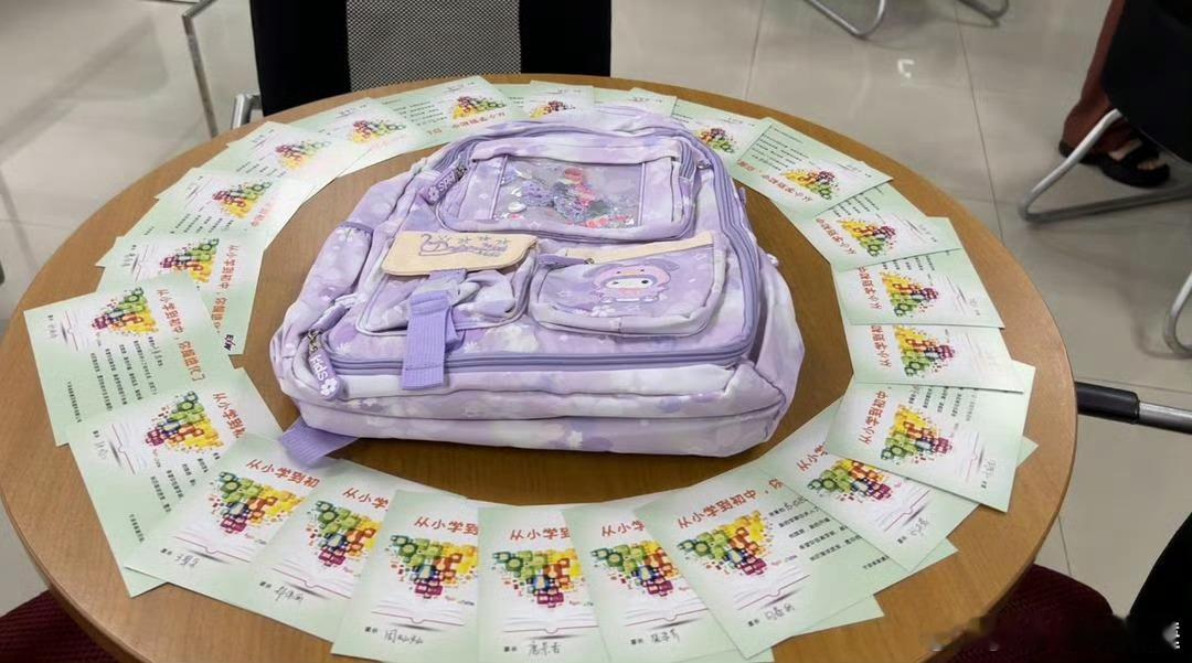 宁波一企业连续九年送开学成长礼包 开学季，宁波一家企业连续第九年为职工子女送上开