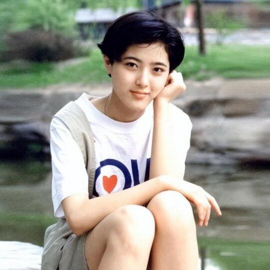 曾黎的颜值放现在是顶级大美女吗？ 1996级中戏表演班被称为“明星班”...