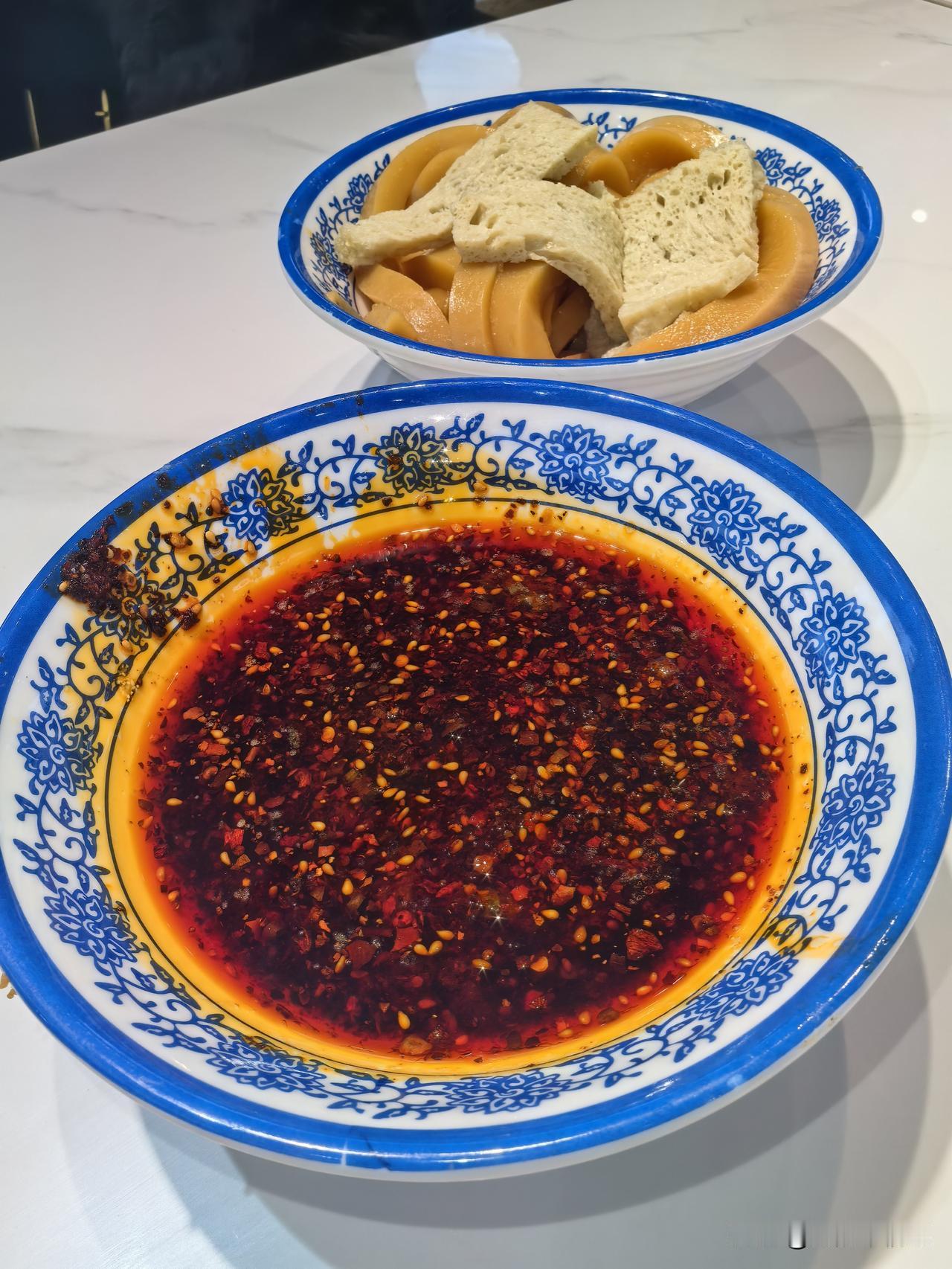 大年初二我在西宁莫家街逛街吃美食！

昨天下午，我和妻子陪女儿外孙女去西宁的莫家