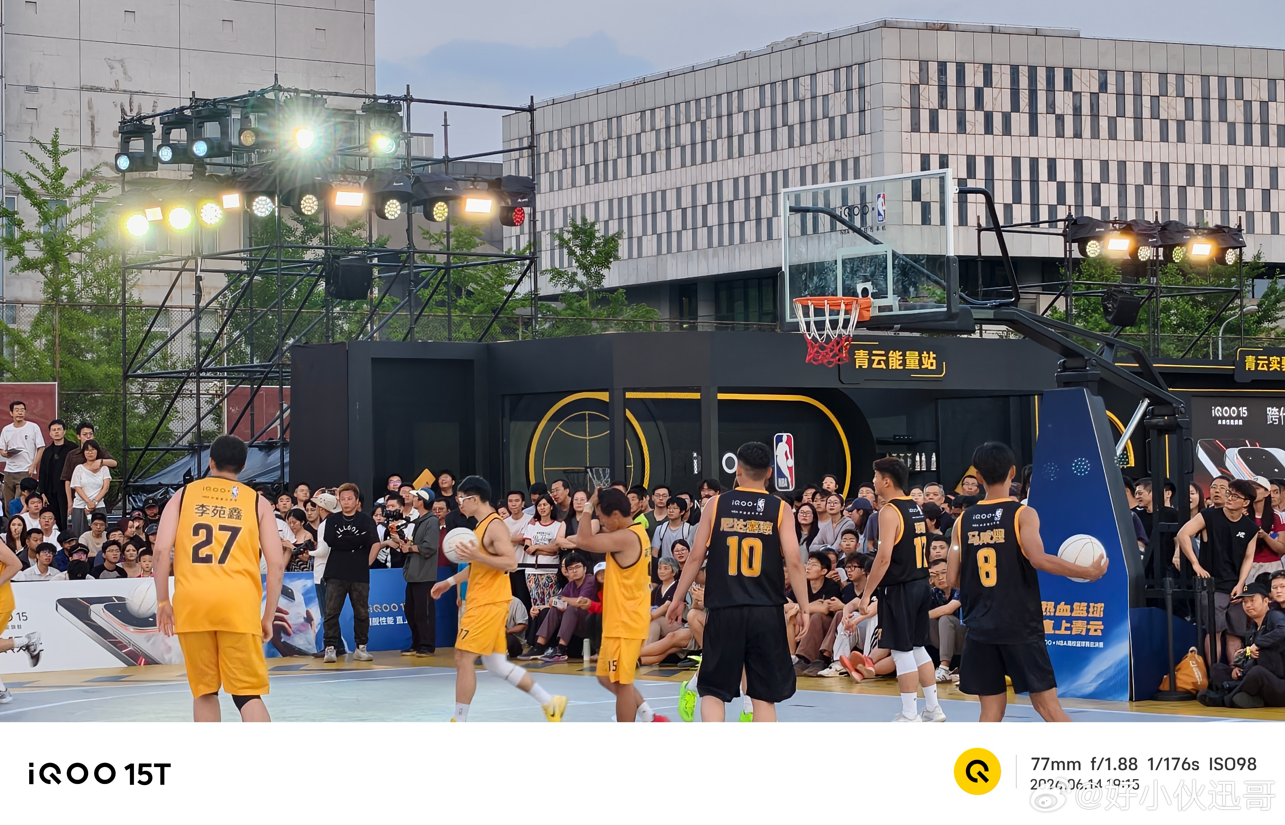 iQOOxNBA高校篮球赛都说人不能一边拥有青春，一边好好感受青春。上班这么多年