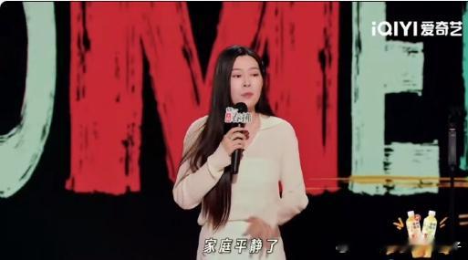 听到唐香玉分享家庭生活平静而事业遇到瓶颈，这种反差让人意识到明星光环背后也是普通
