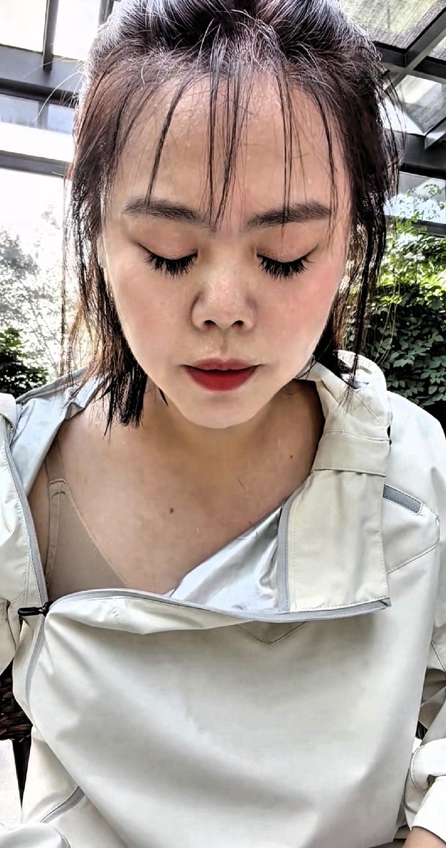 苦茶丹丹香，又发美颜照片出来忽悠人！
昨天说一天掉五斤，今天又发跑步视频，还特意