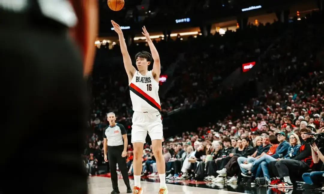 克林根18+18，开拓者掀翻绿军
 
他抢了18个篮板，对面双塔加起来才13个。