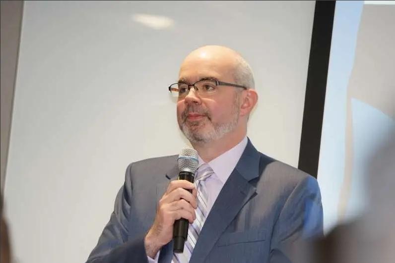 美国在台协会处长谷立言又跑出来狂吠了：他表示解决两岸分歧有三个方式，第一就是通过