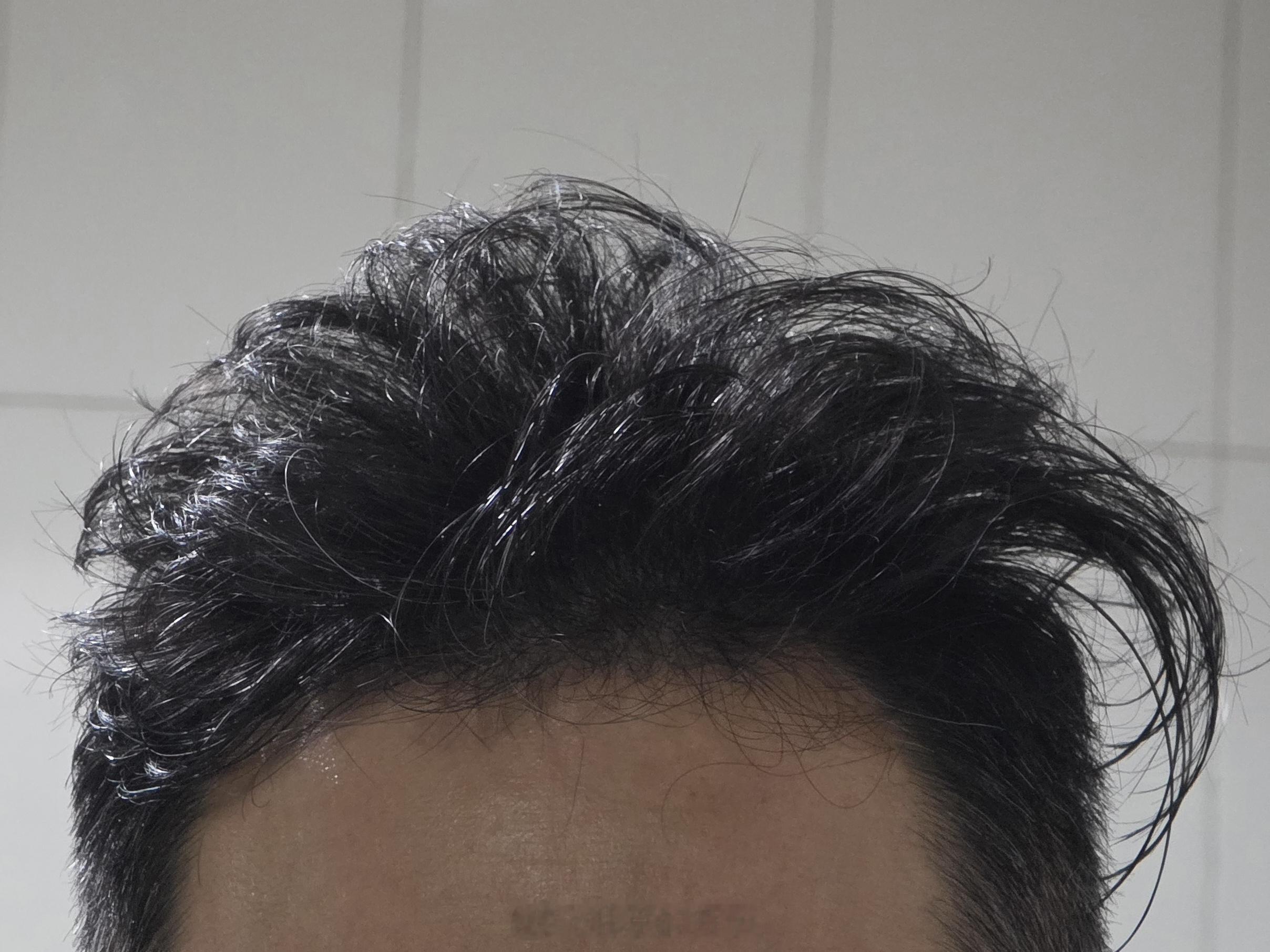 上了俩多钟头班了，也没人告诉我发型如此爆炸啊，仪容仪表镜的重要性