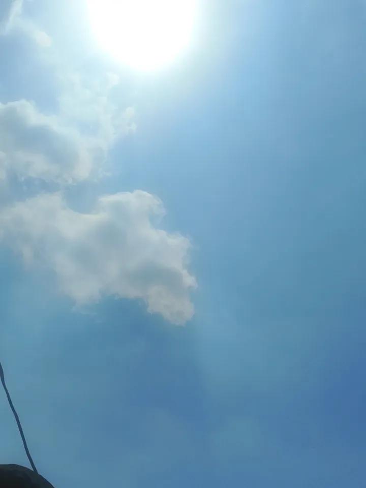 深邃的天空，拍摄于肥城市潮泉镇，上午11点08分！
