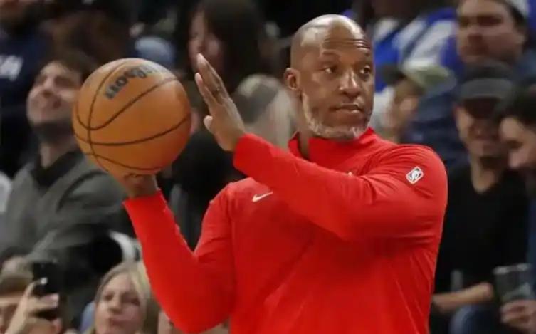 NBA传奇教练 比卢普斯
前脚还在指挥比赛
后脚就被捕 涉嫌跨国大案！
这反转 