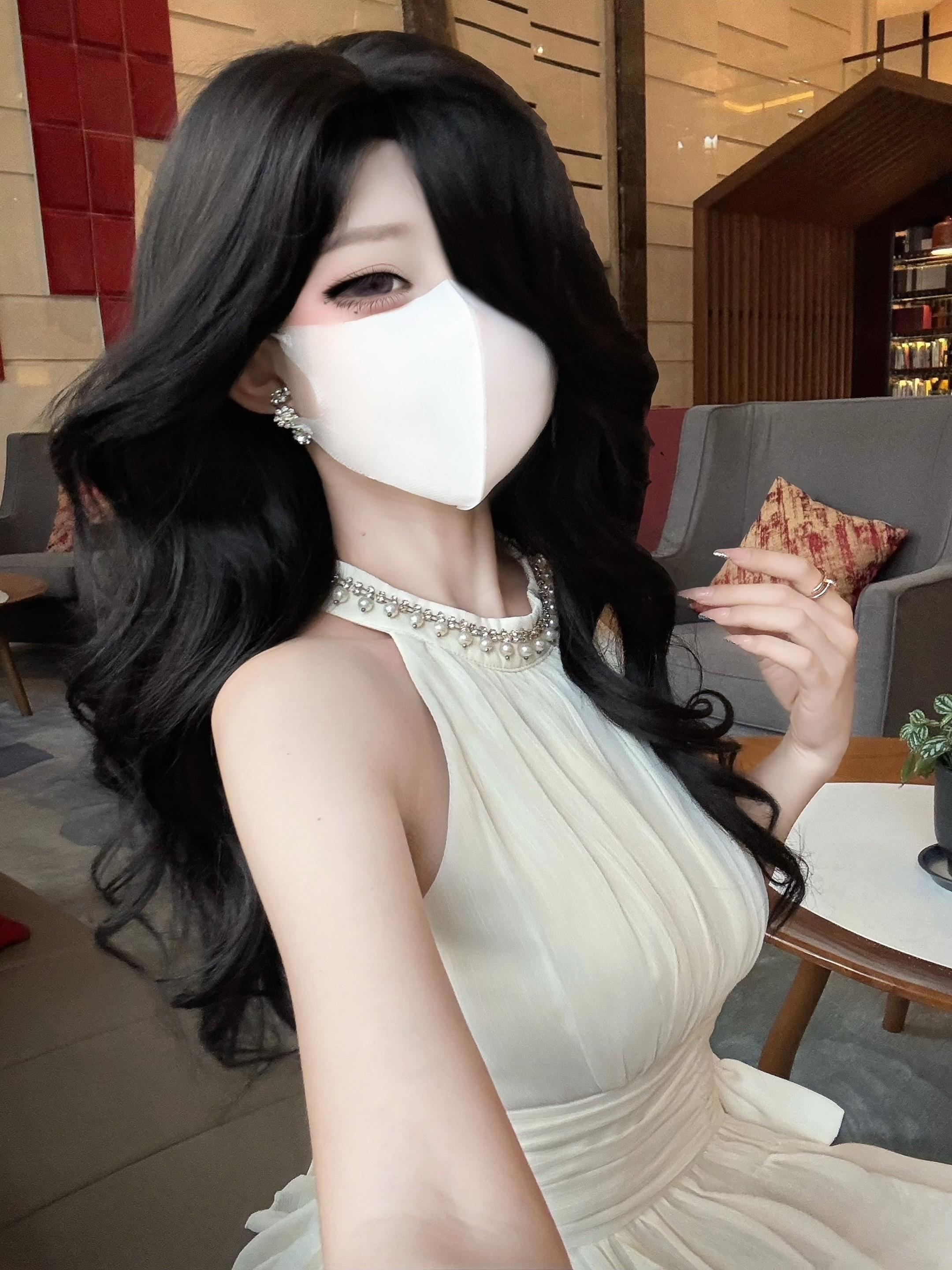 那个经常请吃饭的漂亮姐姐。