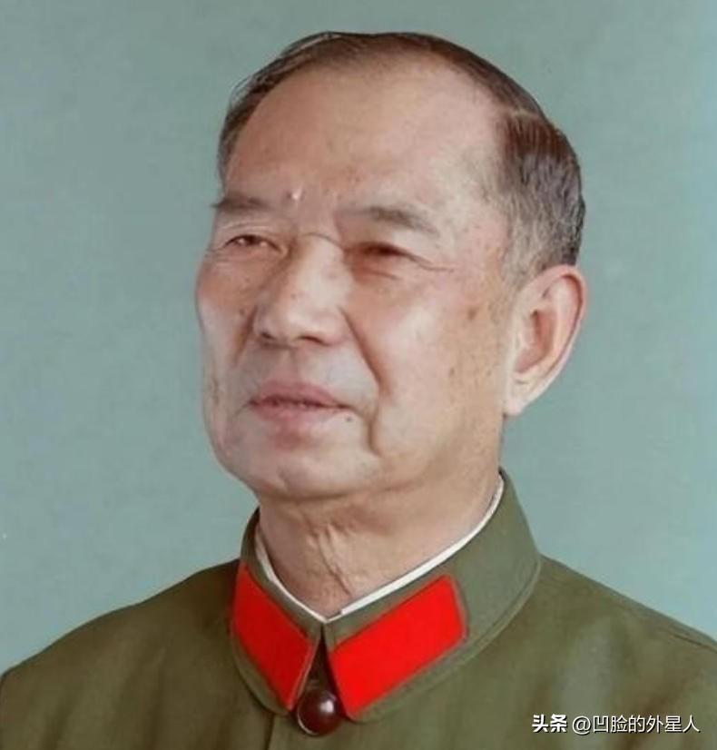 1982年，开国少将尤太忠视察部队，见一副团长好生眼熟，暗骂一句大事不好，立刻打