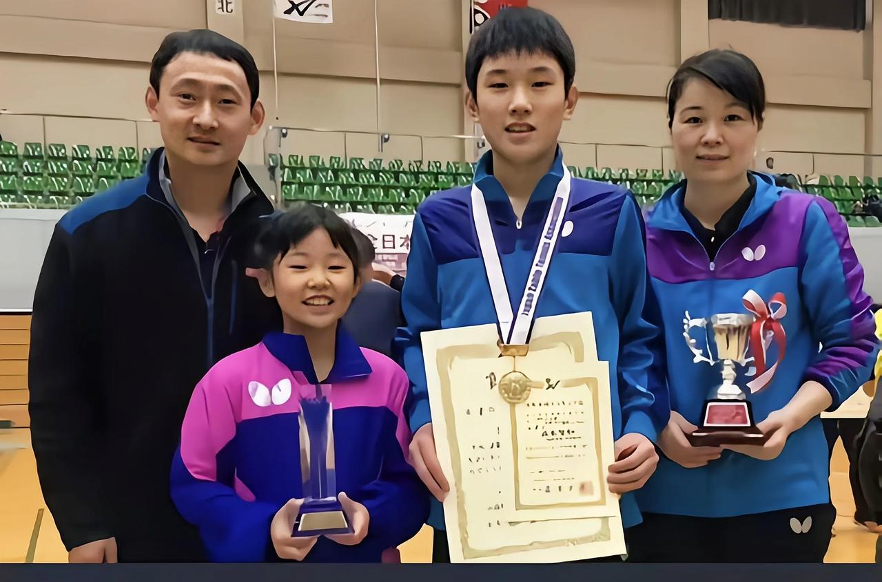 曾经四川省队的帅哥，为了生活去国外做教练，一家四口出两个冠军

张本宇一家四口最