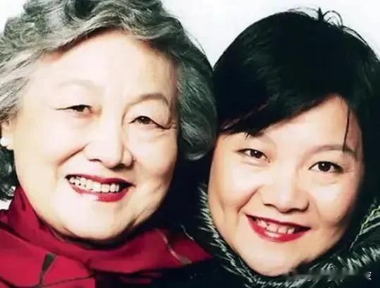 和我一起参与答题挑战活动。

很多人说洪晃有“痞气”，其实晃身上的“痞气”源自民