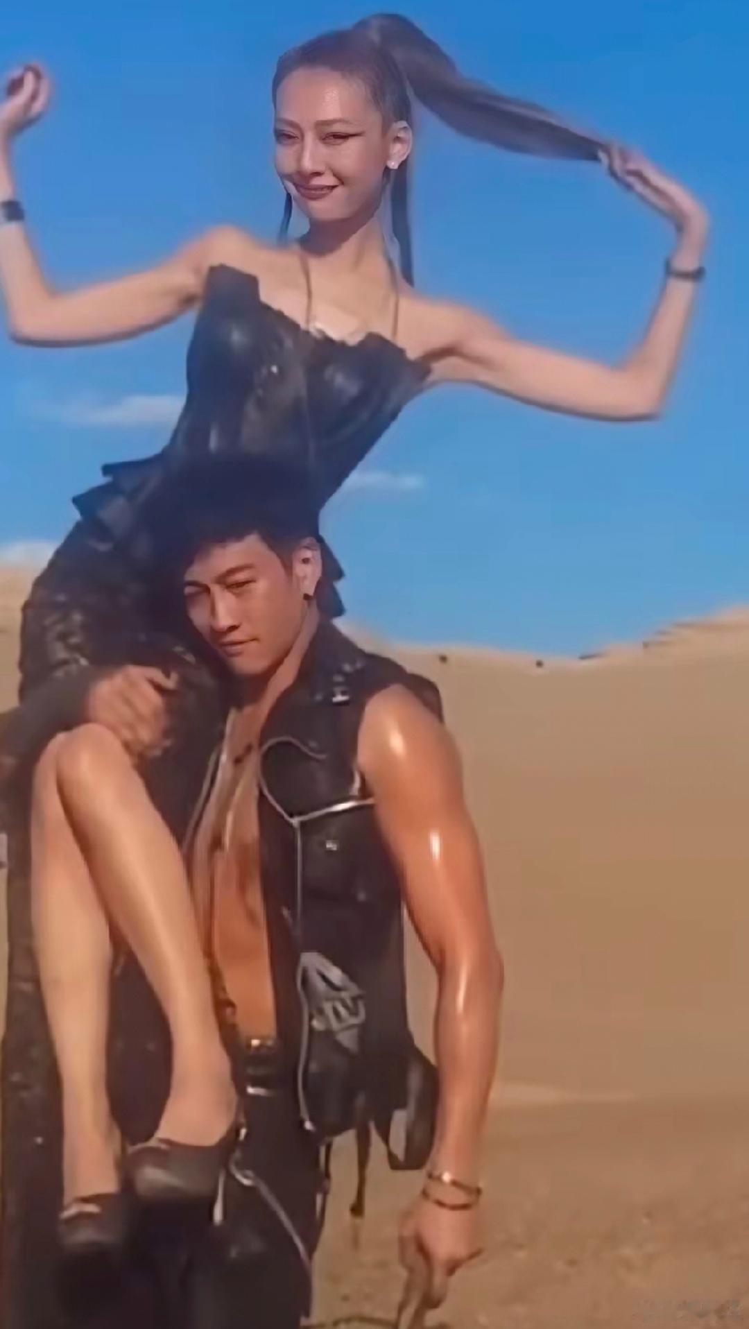 何润东真不愧是天选项羽吕布，单手扛老婆的姿势真是帅爆了 