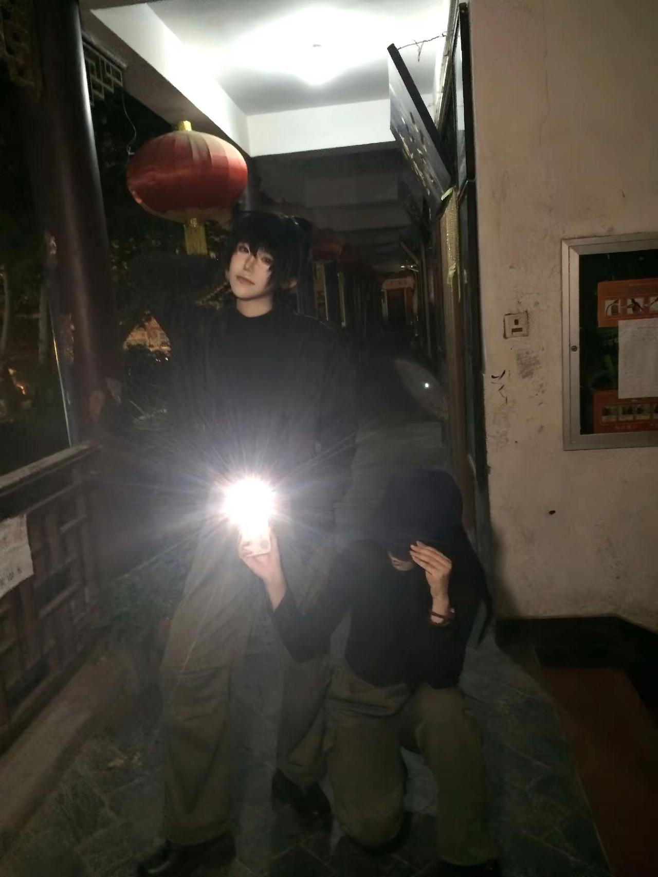 第一张张楚岚拿翻盖手机拍的。小伙真给宝儿姐长脸👍👍👍一人之下 张楚岚 冯宝