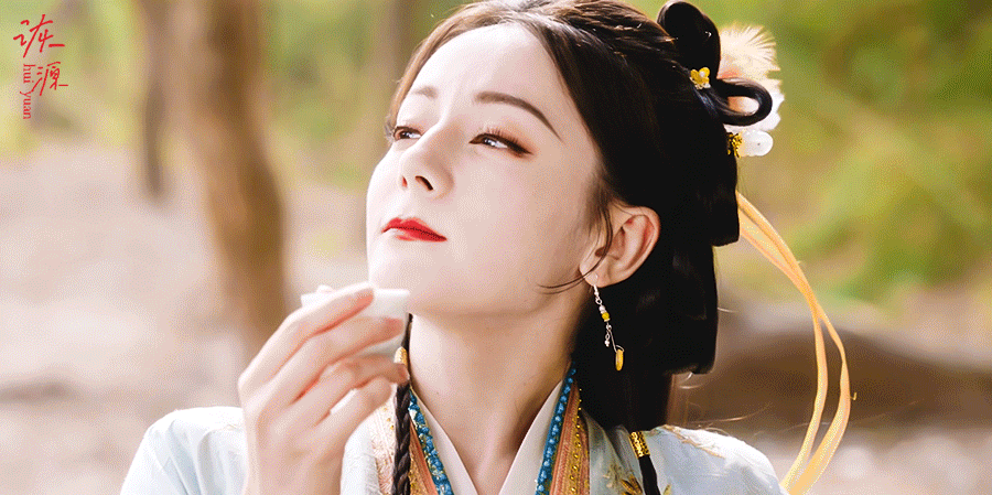 迪丽热巴 《白日提灯》贺思慕 / 动图▷EP35-03 黄衣（黄绿）+黄发带-交