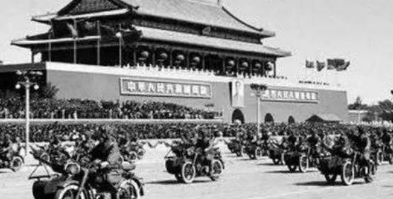 乌克兰独立后，大量科学家被中国“接纳”。而这些科学家来到中国后，不少人第一个要求