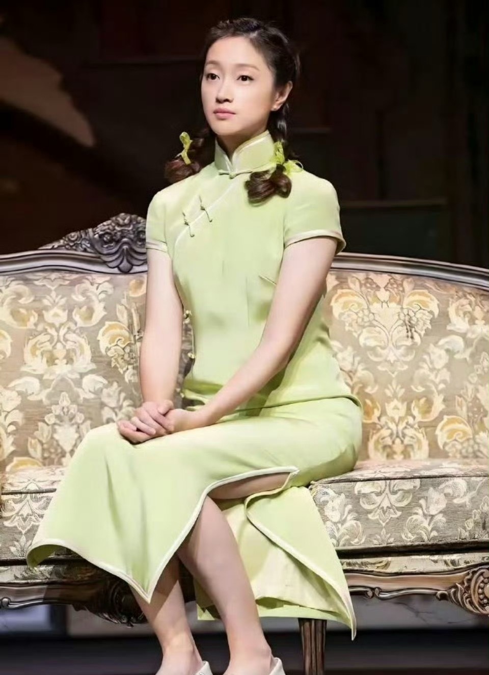 她绝对是最干净的女演员，可惜15年来一直没有红，而她的丈夫却是大红大紫 ​ ​​
