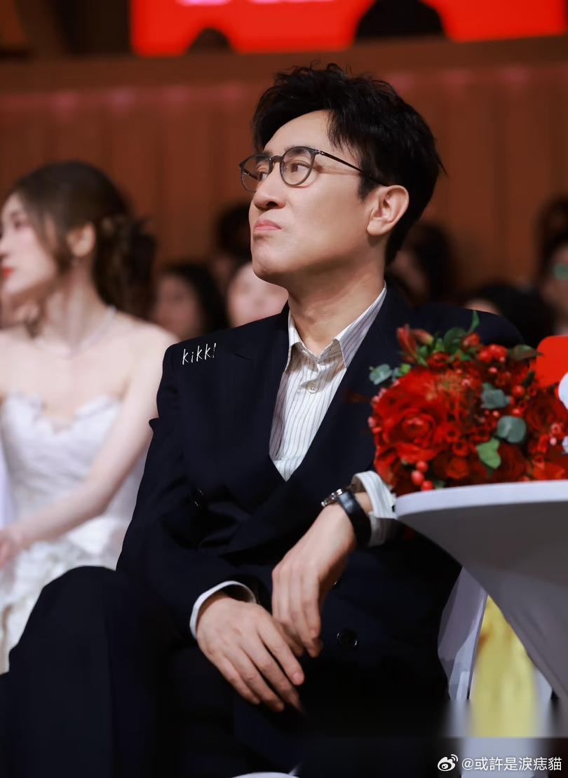 于和伟没去白玉兰提前晚宴 别看他撅嘴了，还真不是耍大牌 他本人就在上海，不去是实