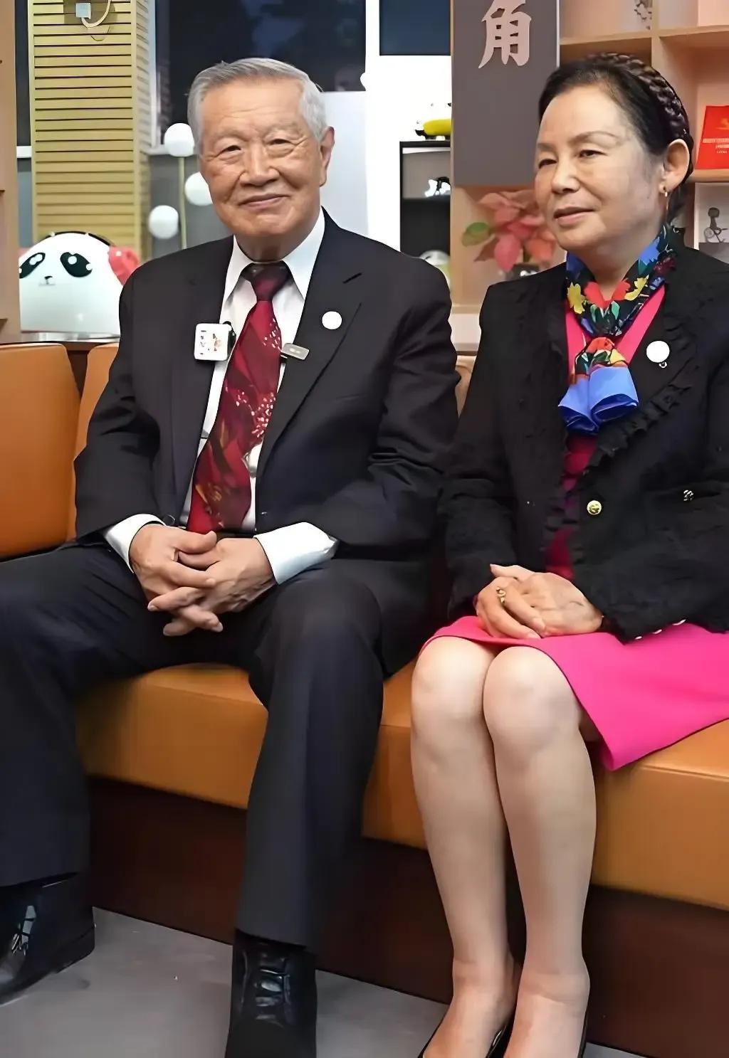 李昌钰是得了什么病去世的？
2025年11月，李昌钰便被确诊为脑瘤。面对突如其来