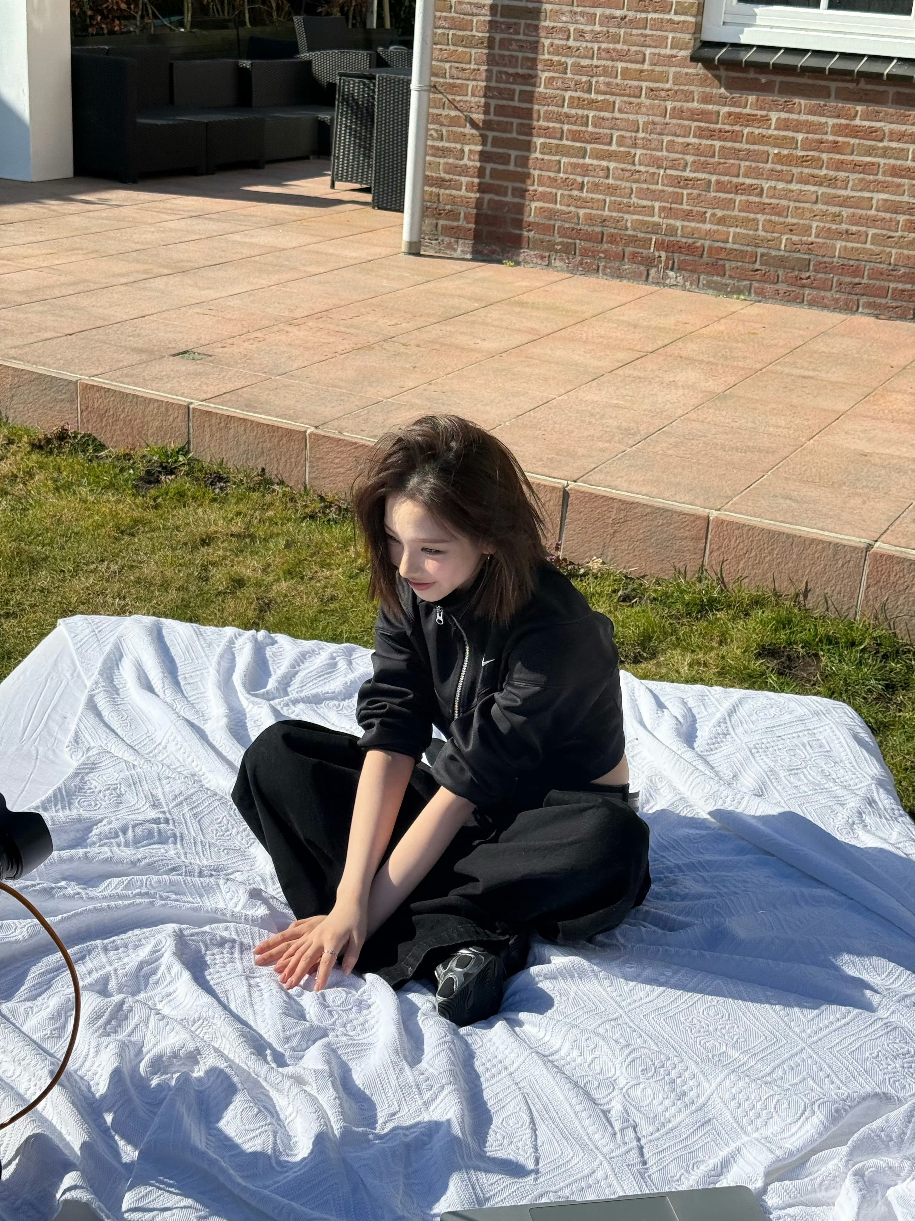 感觉螳哥是你都把她推倒在床上了她还笑嘻嘻的问你玩不玩枕头大战的那种人 