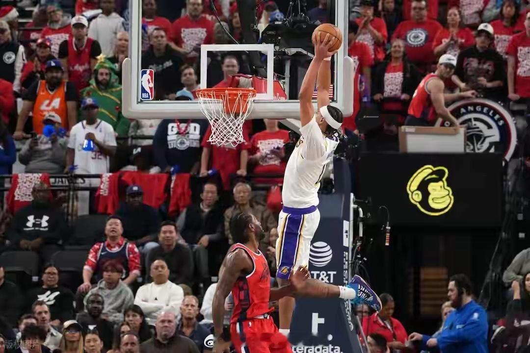 NBA 梦回巅峰！伦纳德+哈登合砍53分 詹皇36分湖人不敌快船湖人vs快船 北