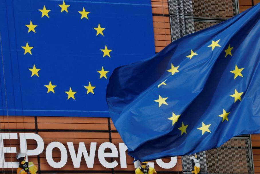 我算是看明白了，世上最狠的，莫过于能狠心往自己身上下狠手的人。
 
欧盟决定不再