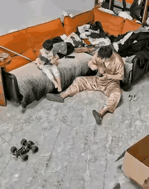 这小子忒狠，为了继续受宠，不想让他爹要二胎，竟然使出这狠招！