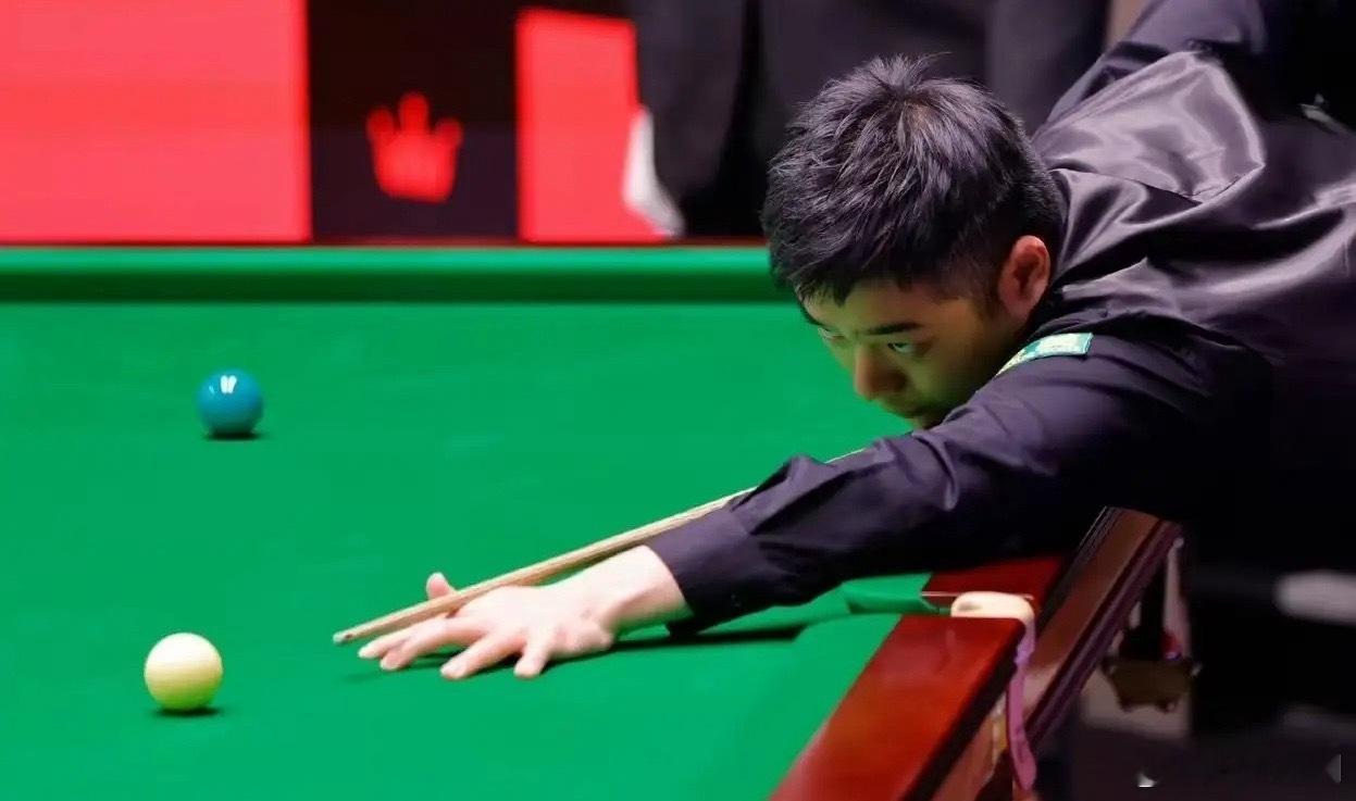 随着庞俊旭，斯佳辉一轮游，世锦赛，中国军团11人战绩更新如下1，赵心童（跻身16