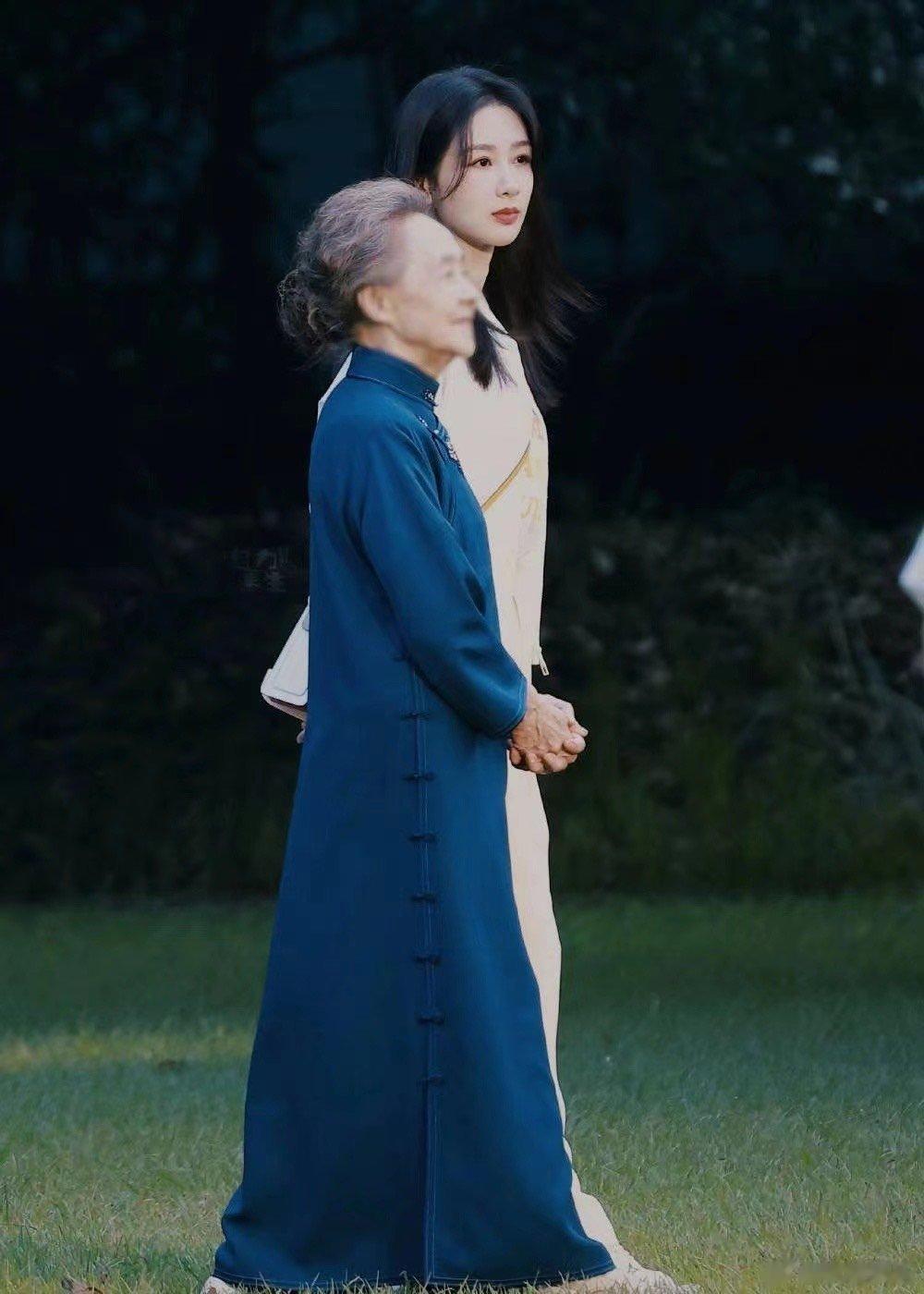#杨紫吴彦姝承欢记同框照##杨紫吴彦姝同框照#  期待新剧 ​​​